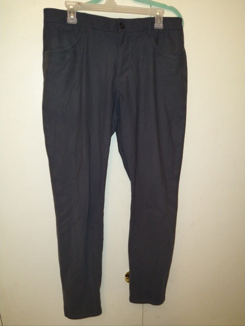 Vuori Meta Gray Athletic Slim Fit Chino Pants Men's sz 34x32.